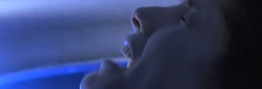 Lindsey, Mary Elizabeth Mastrantonio, sur le point de se noyer