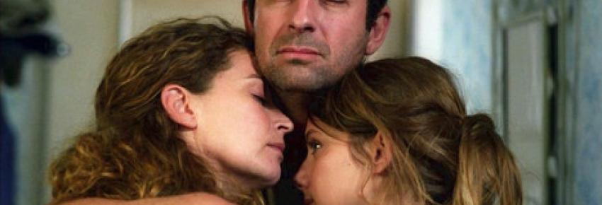 Kad Merad enlace Mélanie Laurent dans "je vais bien ne t'en fais pas"