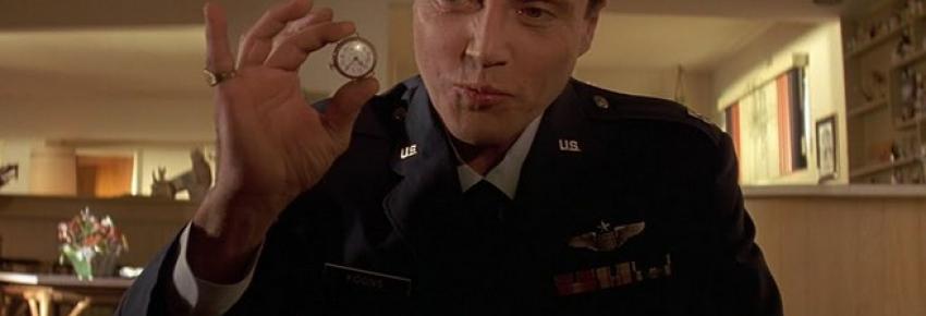 Walken tient la montre en or