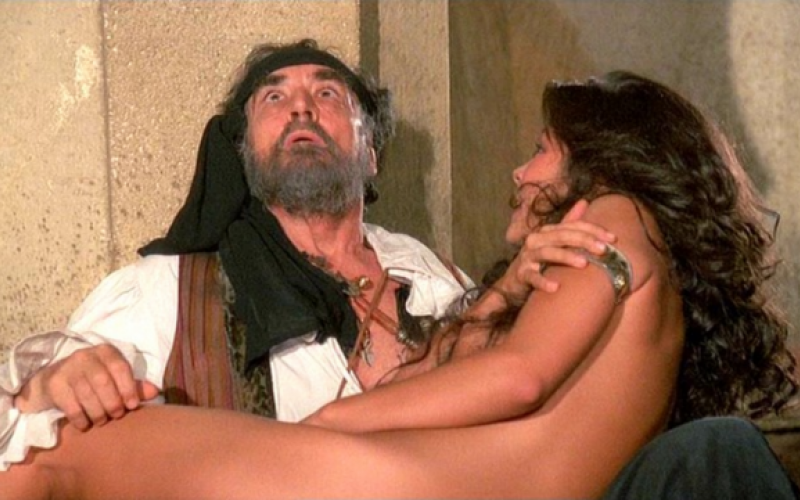 Catherine nue dans les bras de Vittorio Gassman (Sinbad LAe Marin)