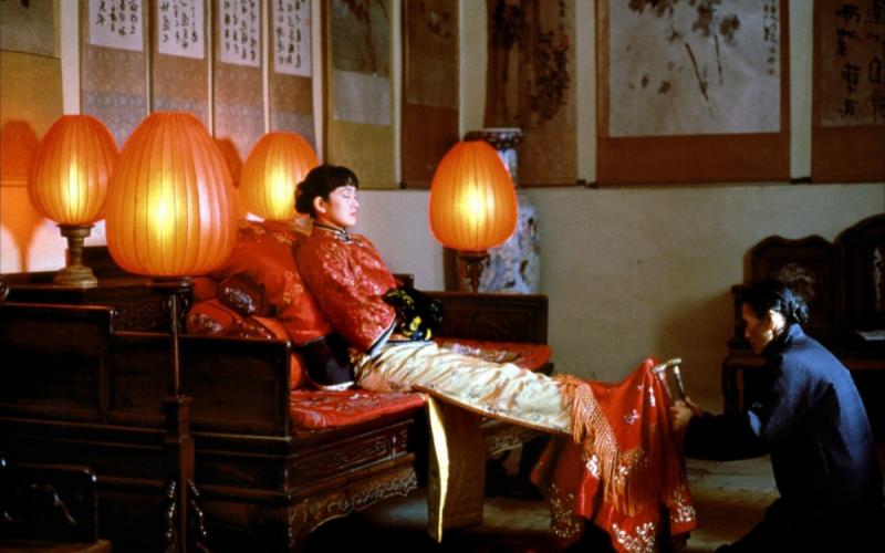 Le massage des pieds, un moment privilégié avant la nuit avec le Maître