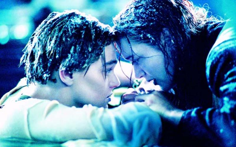 Léonardo et Kate Winslet s'efforcent de survivre au plus célèbre nauffrage 