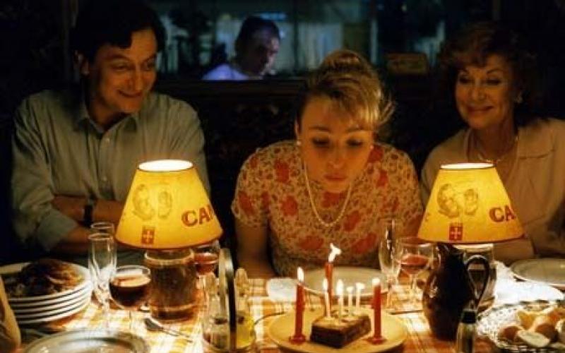 Catherine Frot souffle les bougies pour son anniversaire