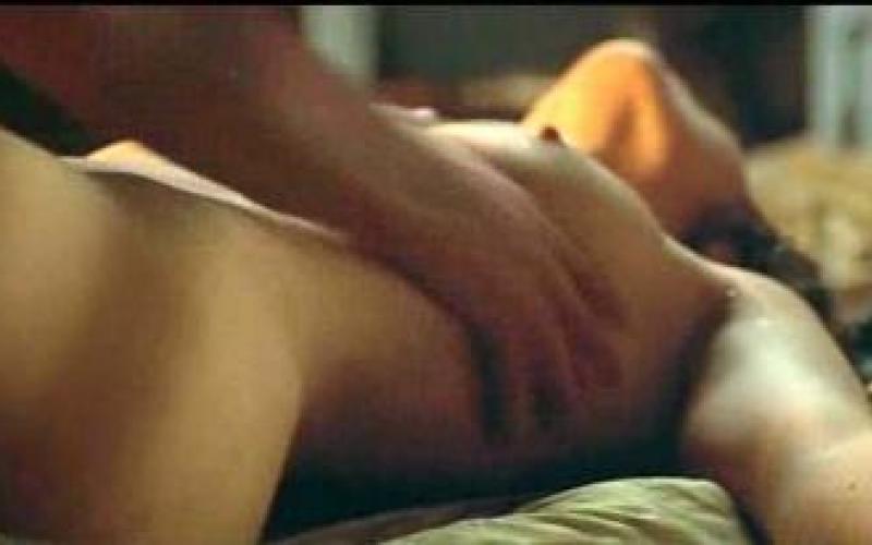 Scène massage binoche nue Hussard sur le toit