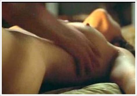 Scène massage binoche nue Hussard sur le toit