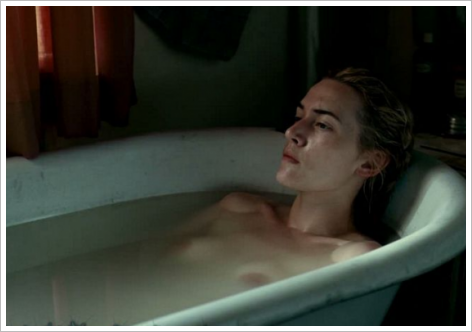 Kate Winslet nue dans sa baignoire 