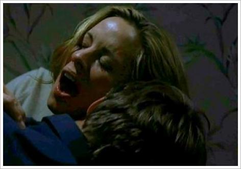 Maria Bello - la scène de sexe dans l'escalier 